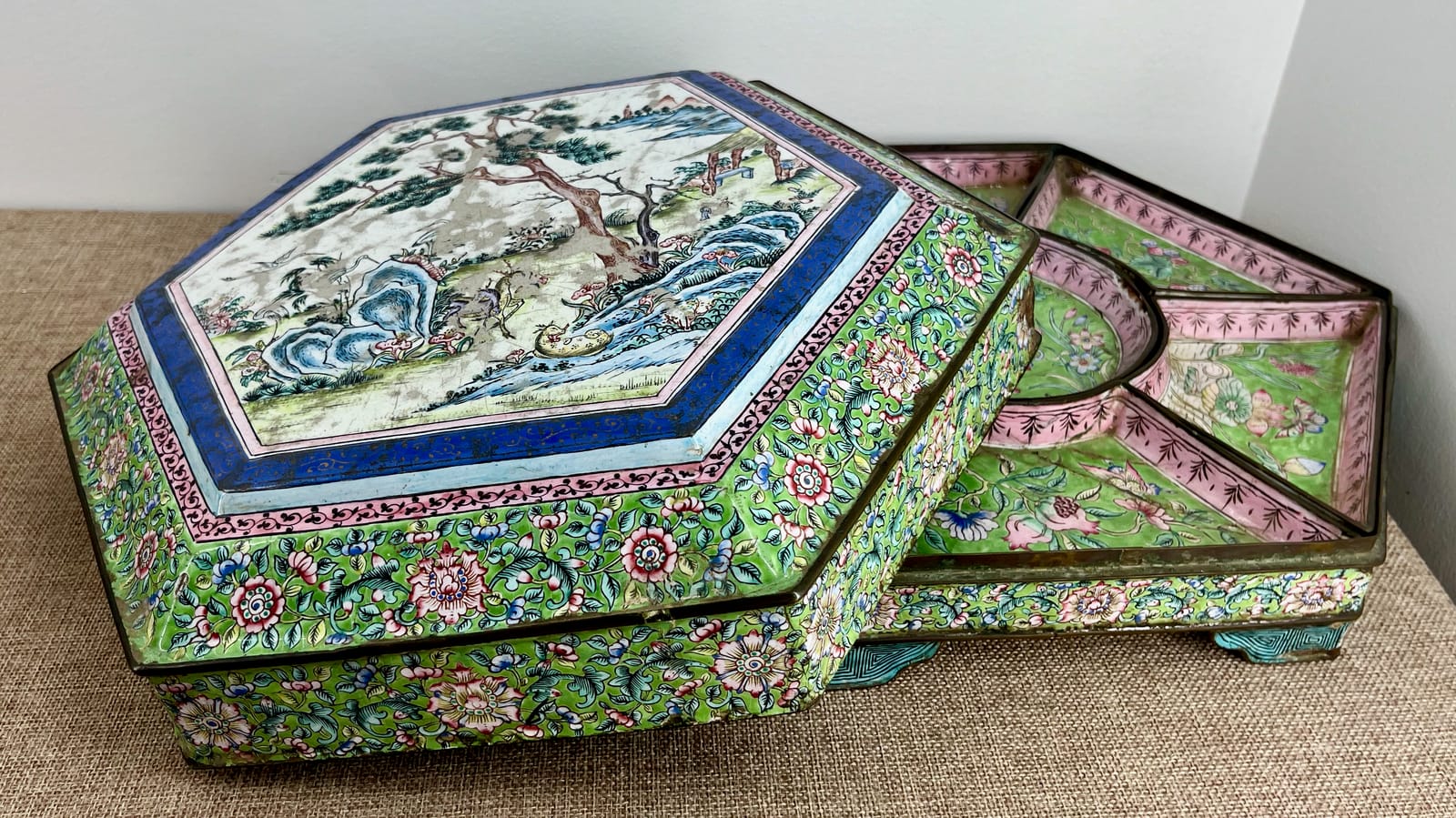 Compartment tray