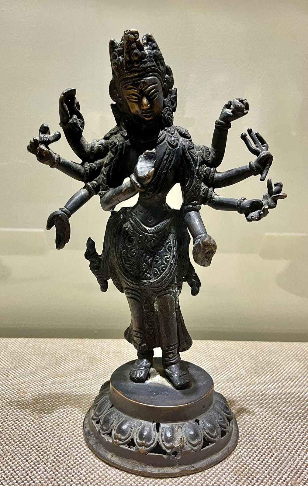 Mahraj Kaka Nassi Bronze statue